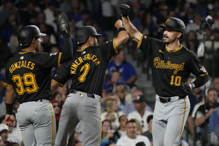 Reynolds and McCutchen homer as the Pirates rally past the Cubs 5-3